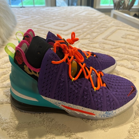 Nike Lebron 18 - Picture 2 of 4